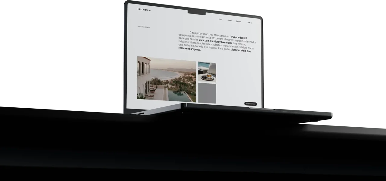 Diseño web de una página web inmobiliaria en un portátil