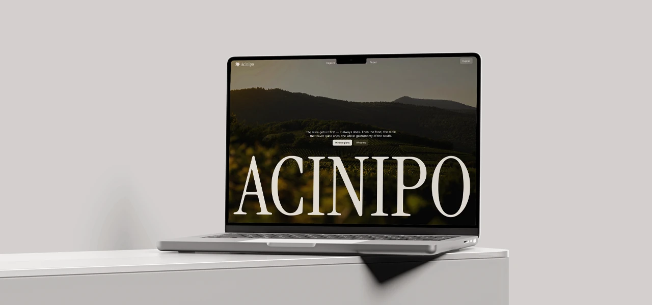 Un portátil con el diseño de la página web de vinos Acinipo